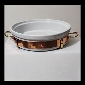 Baker Hart & Stuart vintage 9' inch round casserole dish with copper insert